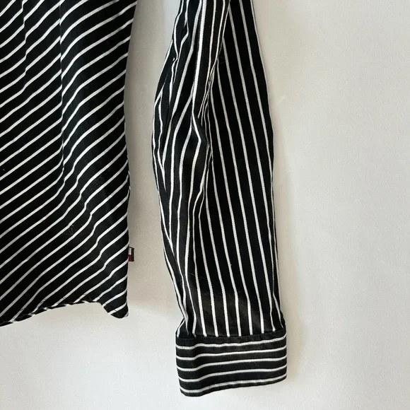 Tommy Hilfiger Women's Button Down Black & White Striped Ruffle Blouse Size 8 - Picture 9 of 11